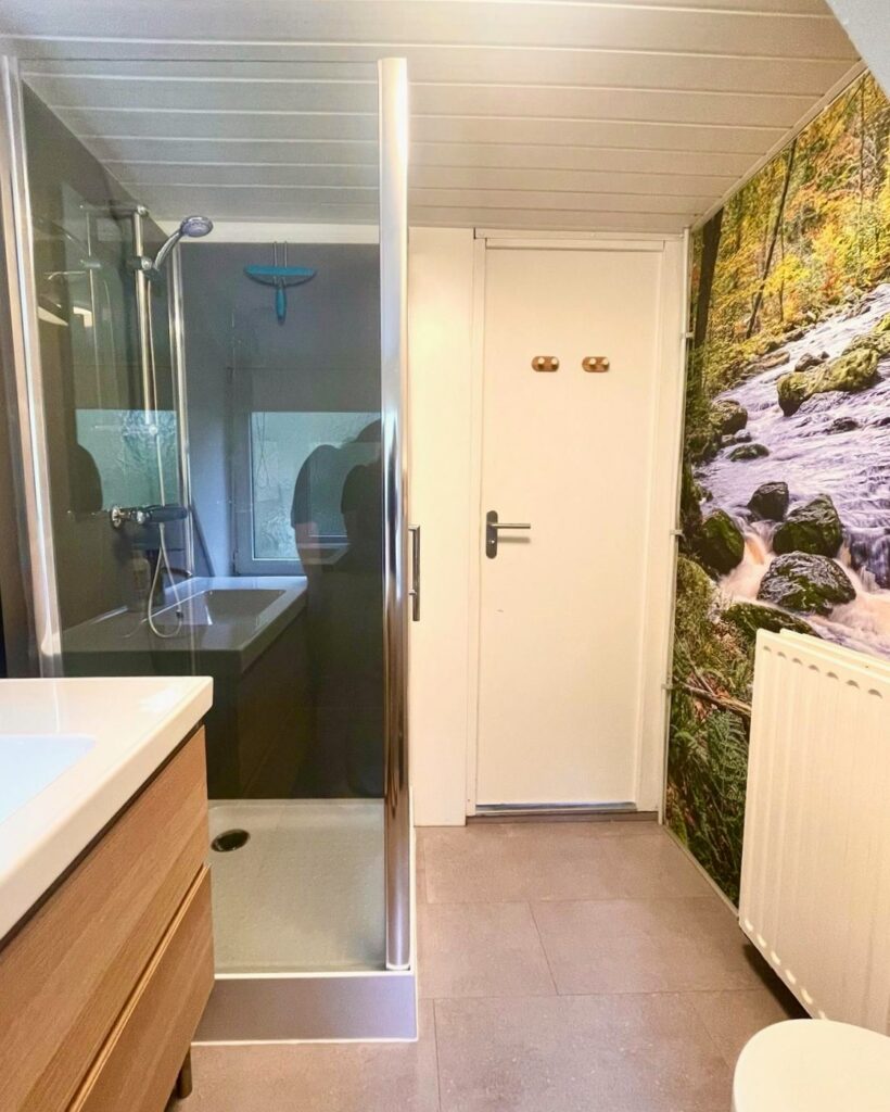 Vakantie Chalet Durbuy - Ardennen - Familie weekendje weg - Nette, volledig uitgeruste badkamer, haardroger, verwarming