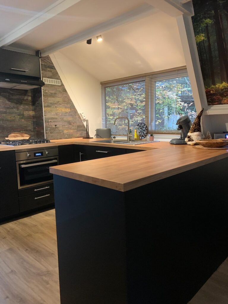 Vakantie Chalet Durbuy - Ardennen - Familie weekendje weg - Modern ingerichte keuken, combi oven, vaatwasser, koffiemachine en thee